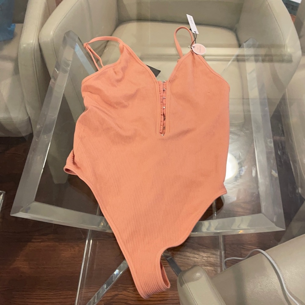 Forever 21 peach adjustable ribbed sleeveless bodysuit NWT small - medium